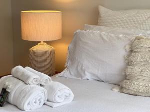 En eller flere senge i et værelse på Palacete Beach Resort