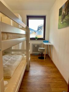 En eller flere senge i et værelse på 3-Raum-Wohnung BergFrei