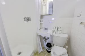 Et badeværelse på Stylish South End Studio