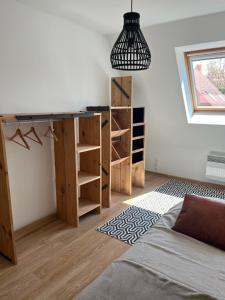 En eller flere senge i et værelse på Les Buissonnets - Gîte rural - Calme & Nature, proche Caps & Tunnel + 6 billeder