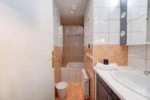 Et badeværelse på Le Chapala - Hyper Centre - 4 V - Wifi + 23 billeder