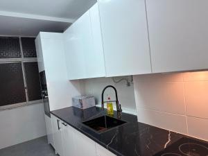 Køkken eller tekøkken på Apartamento T2 Odivelas remodelado
