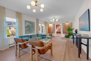 TV/trung tâm giải trí tại 1726 Belmont Ave