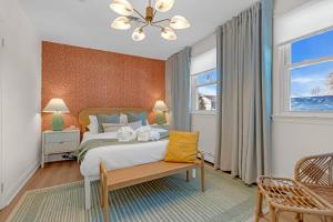 Giường trong phòng chung tại 1726 Belmont Ave