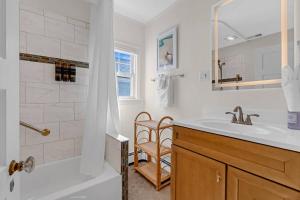 Phòng tắm tại 1726 Belmont Ave +27 ảnh