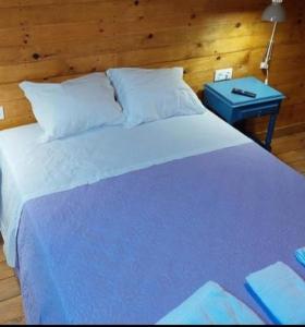 En eller flere senge i et værelse på EcoStay Portela Center