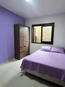 En eller flere senge i et værelse på Casa de Praia