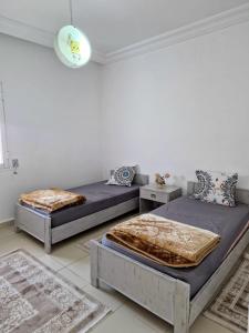 En eller flere senge i et værelse på Appartement Hammem Sousse Cosy