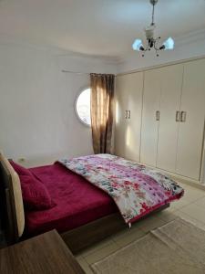 En eller flere senge i et værelse på Appartement Hammem Sousse Cosy + 8 billeder