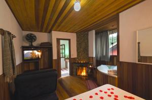 Μια τηλεόραση ή/και κέντρο ψυχαγωγίας στο Suítes cantinho de mauá