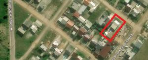 an aerial view of a parking lot with a red arrow at Casa Ana y Ángelo in Pântano Grande