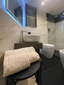 Koupelna v ubytování Flame - Elegant Rooms + 67 fotografií