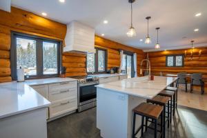 Kuchyň nebo kuchyňský kout v ubytování Spa & Pool table - Le Massif