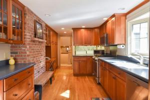 Kuchyň nebo kuchyňský kout v ubytování Walk to Water Hot Tub & Game Room + 41 fotografií