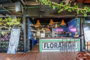 Et logo, certifikat, skilt eller en pris der bliver vist frem på Lleras Vibex Party + 233 billeder