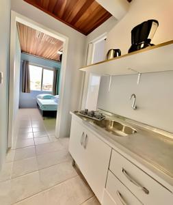 Køkken eller tekøkken på #MaTinhoSéMassa# Com 02 Quartos Top C/ TV e Wi-Fi