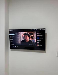 TV a/nebo společenská místnost v ubytování Aparta estudio Luxury