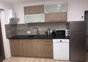 Køkken eller tekøkken på DIM Котедж в Карпатах + 20 billeder