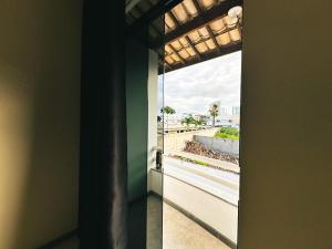 En balkon eller terrasse på Condomínio Orla de Atalaia