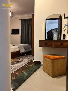a bedroom with a bed and a mirror on the wall at Zak Pyramids Inn in Cairo +52 photos