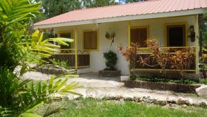 Κήπος έξω από το Pine Ridge Lodge Belize