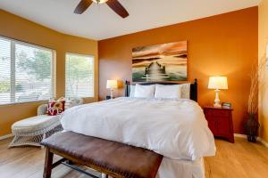 En eller flere senge i et værelse på Superstition Mtn Views! Gold Canyon Hot Tub + 20 billeder