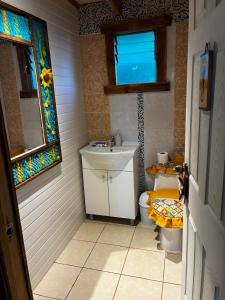 Et badeværelse på Acogedora casa ,1 a 4 personas, lista para una linda desconexión