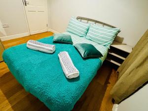 Fotografie z fotogalerie ubytování Emerald Room v destinaci Ponders End