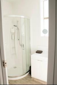 Ένα μπάνιο στο Modern Apartment in the heart of town +14 φωτογραφίες