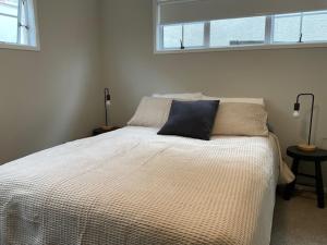 Giường trong phòng chung tại Roberts Street Central