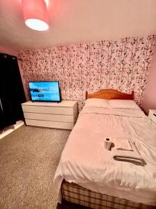 Ένα ή περισσότερα κρεβάτια σε δωμάτιο στο Mona