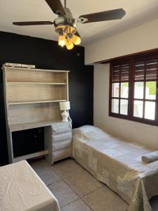 Giường trong phòng chung tại Alquiler centro Tandil