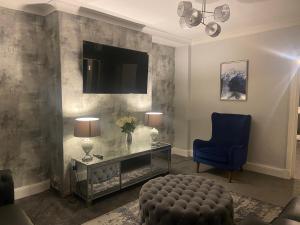 Et tv og/eller underholdning på 3BR Sleeps 6 Free Parking Near Glasgow City Centre