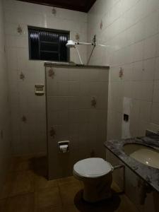 Et badeværelse på Chácara Eco Ville