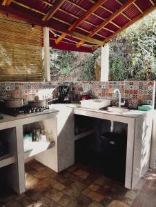 an outdoor kitchen with a sink and a stove at Posada Casa Tortuga, Zipolite in Zipolite