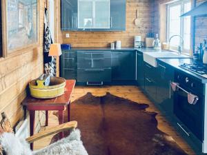 Kuchyň nebo kuchyňský kout v ubytování Traditional Cabin With Annex In The Mountains