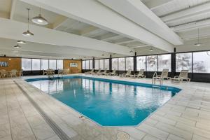 Bazén v ubytování Best Western Hunt's Landing Hotel Matamoras Milford nebo v jeho okolí