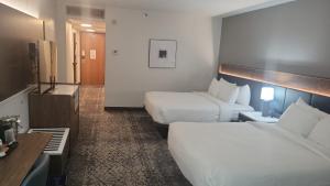 TV a/nebo společenská místnost v ubytování The Plaza Hotel Columbus at Capitol Square