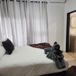 Postel nebo postele na pokoji v ubytování Kruger Maroela Lodge