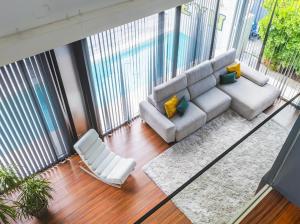 Posezení v ubytování Chalet de diseño con piscina privada