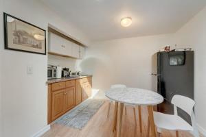 Kuchyň nebo kuchyňský kout v ubytování Marbella Lane -Cozy 1BR Studio in Palo Alto DWTN