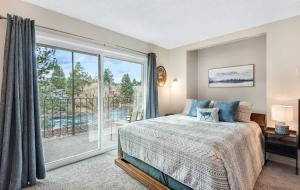 Postel nebo postele na pokoji v ubytování Downtown Studio on the River