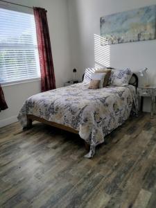 Postel nebo postele na pokoji v ubytování Laguna Room Private En-Suite, Naples FL