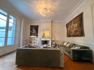 Gallery image of La villa du Consulat - Hôtel Particulier - Ascenseur - piscine - Bordeaux in Bordeaux