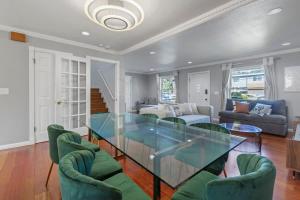 Et opholdsområde på Marbella Lane - Buckingham Place Laundry P