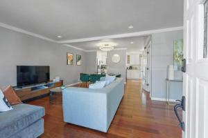 Et tv og/eller underholdning på Marbella Lane - Buckingham Place Laundry P + 32 billeder