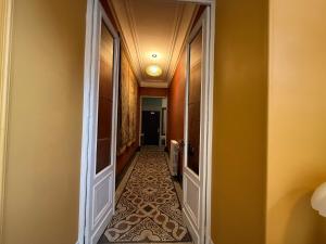 Gallery image of La villa du Consulat - Hôtel Particulier - Ascenseur - piscine - Bordeaux in Bordeaux