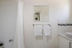 Koupelna v ubytování Karingal Beach Cottage Fingal Bay + 11 fotografií