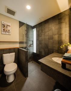 Phòng tắm tại Nyaman Wangi Villa, Kota Baru Parahyangan