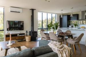 Kuchyň nebo kuchyňský kout v ubytování The Palm Beach Treehouse